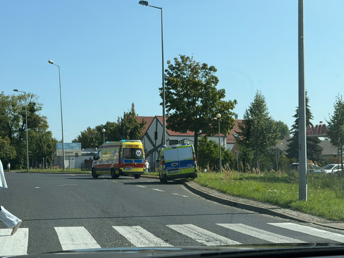 Potrącenie na ul. Walczaka. Kobieta trafiła do szpitala